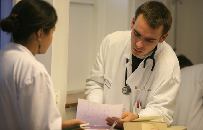 A phlebologist will prescribe the treatment of varicose veins and recommend preventive measures